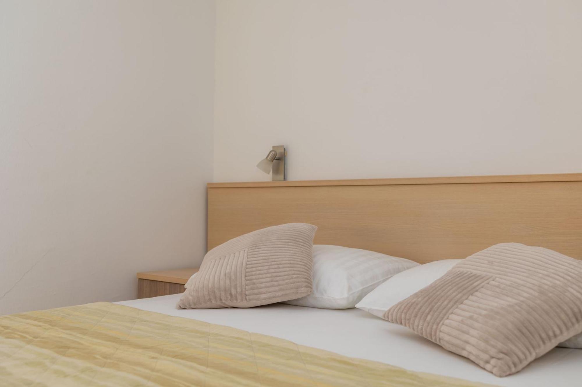 Premium Apartments - Lavica Beach Podstrana Exterior foto
