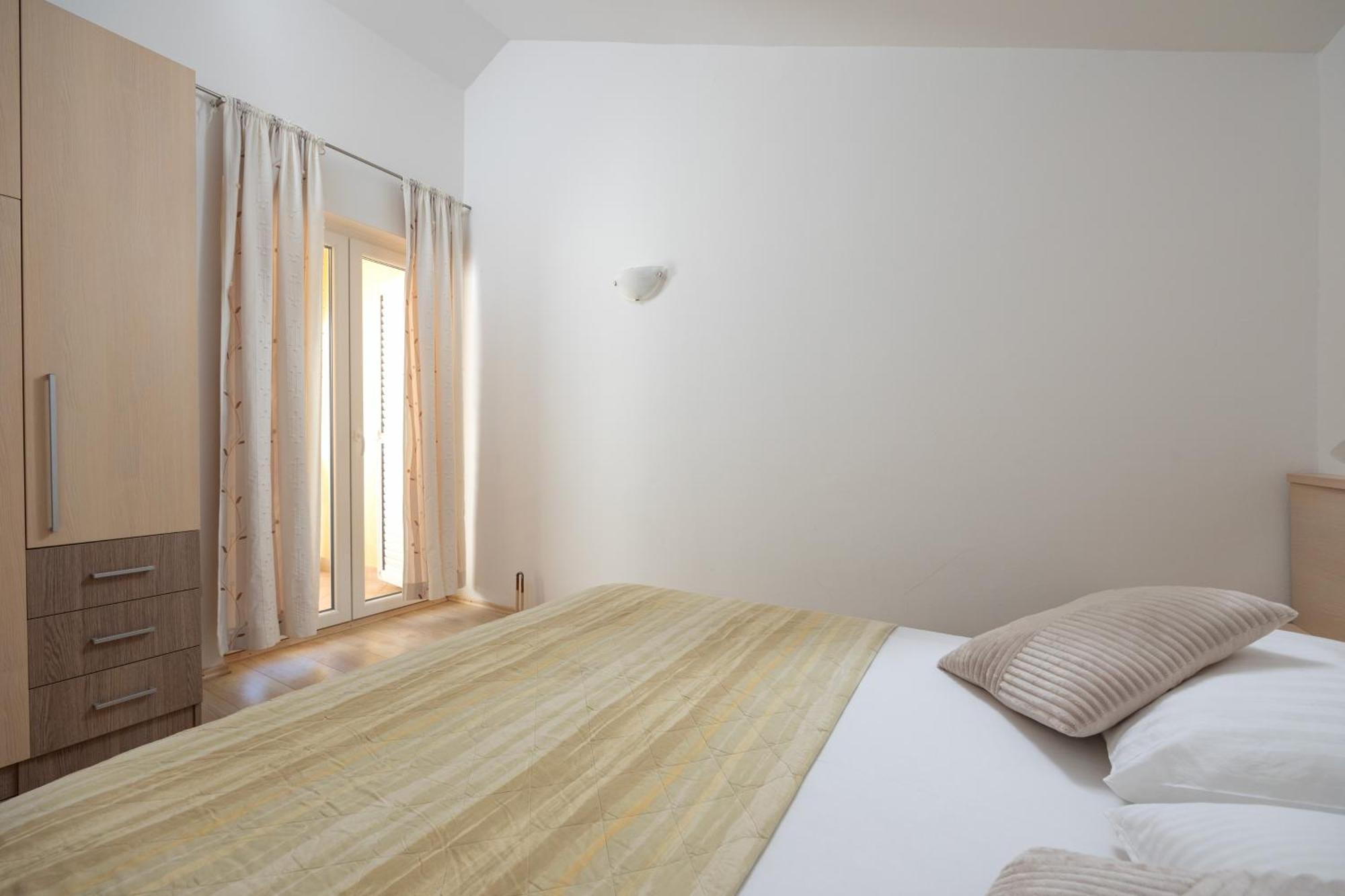 Premium Apartments - Lavica Beach Podstrana Exterior foto
